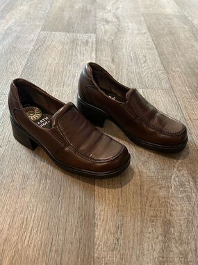 Dark Brown Leather Loafers with a Chunky Heel. Size: 6